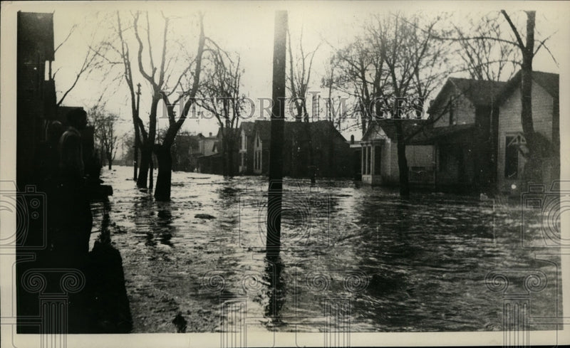 Load image into Gallery viewer, 1936 Press Photo Logansport, Indiana Eel River Flooding - nef27122
