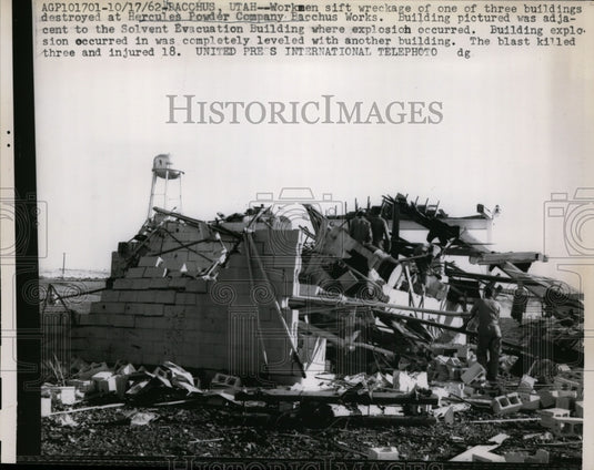 1962 Press Photo Workmen sift wreckage of building destroyed in explosion