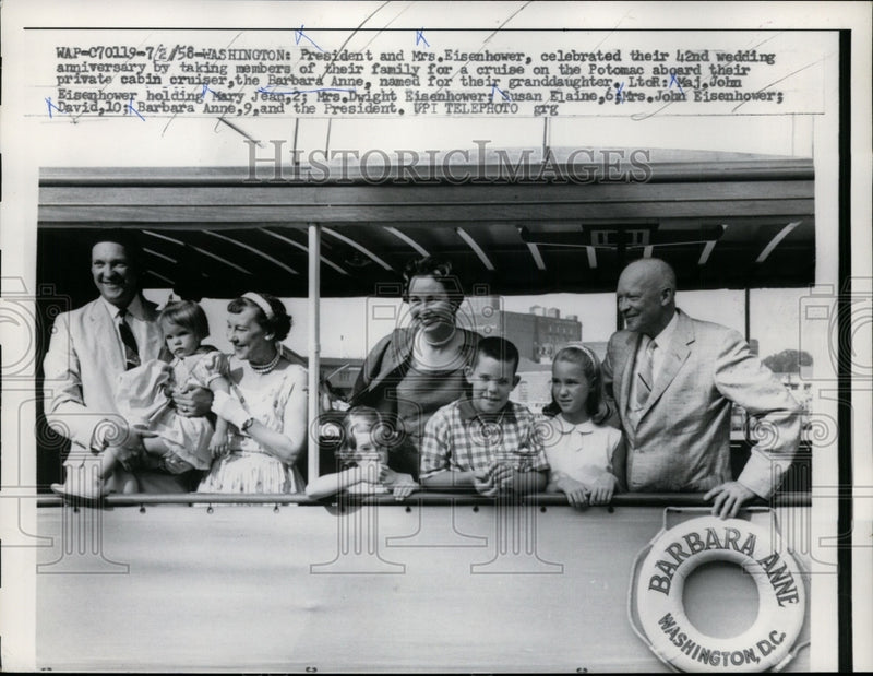 Load image into Gallery viewer, 1958 Press Photo Mamie and Dwight Eisenhower on Potomac Anniversary Cruise

