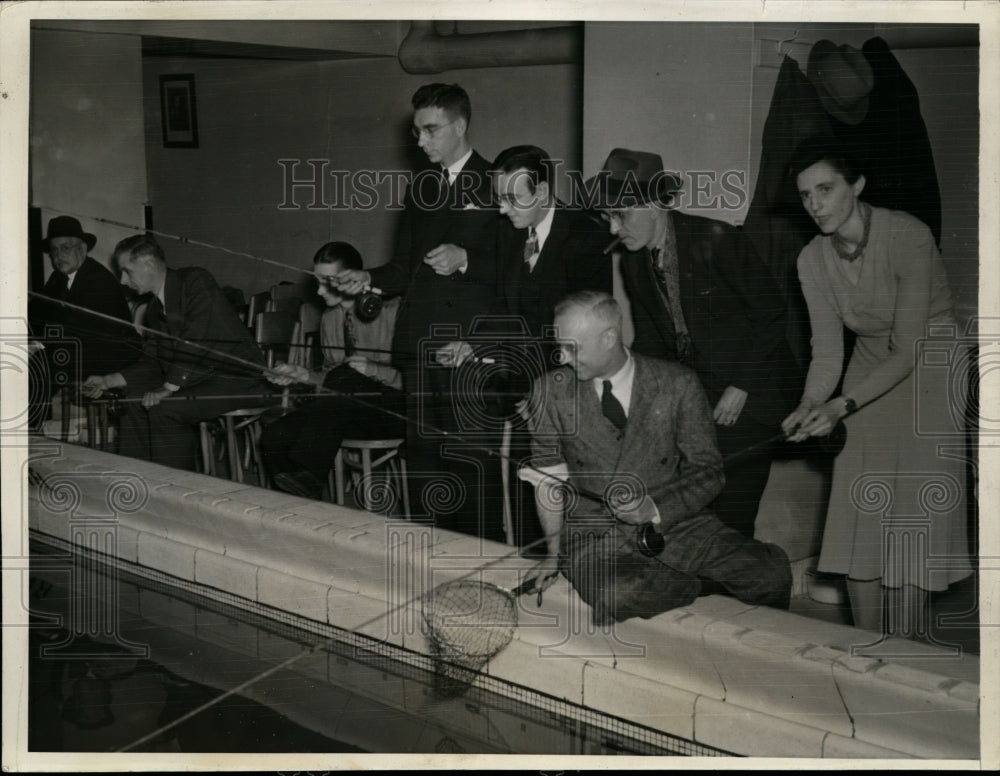 1941 Press Photo National Outdoor Sports Show Fishermen Catch in Chicago Pool