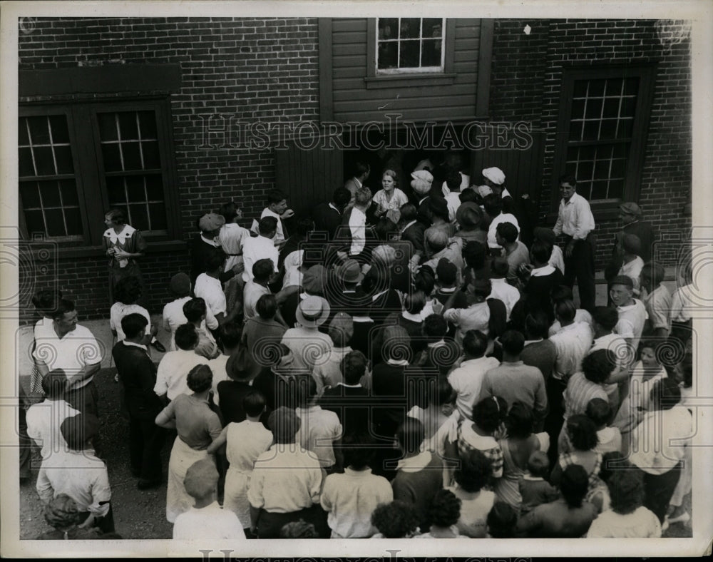 1934 Press Photo Hosey Mills, Brisgeport, Pennsylvania Strike Crowds - nef27256- Historic Images