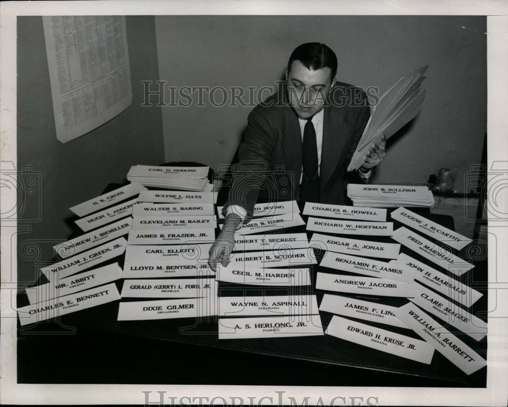 1948 Press Photo C.M. Bates Exhibits Some of The Name Plates For Office Doors