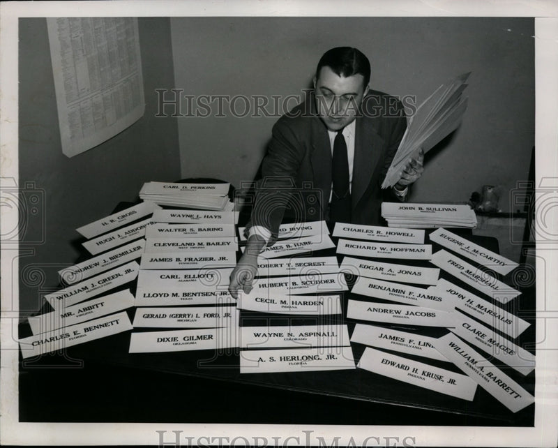 Load image into Gallery viewer, 1948 Press Photo C.M. Bates Exhibits Some of The Name Plates For Office Doors
