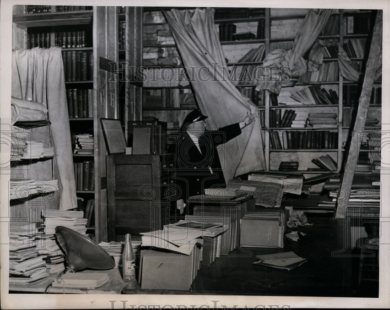 Load image into Gallery viewer, 1947 Press Photo City Declares Case School a Fire Hazard - nef27349
