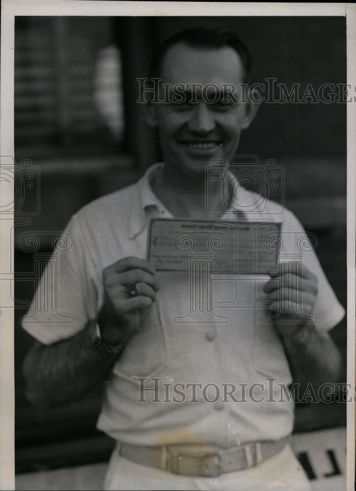 Load image into Gallery viewer, 1939 Press Photo Claude Elkins hold the Lone winning ticket on the Daily Double
