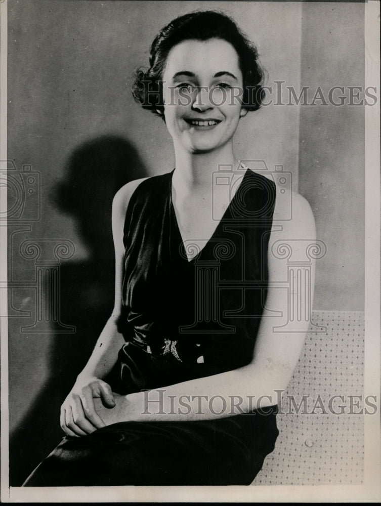 1935 Press Photo Ms Mary Frances Heekin Awarded Title of &quot;Miss St. Mary&#39;s&quot;- Historic Images