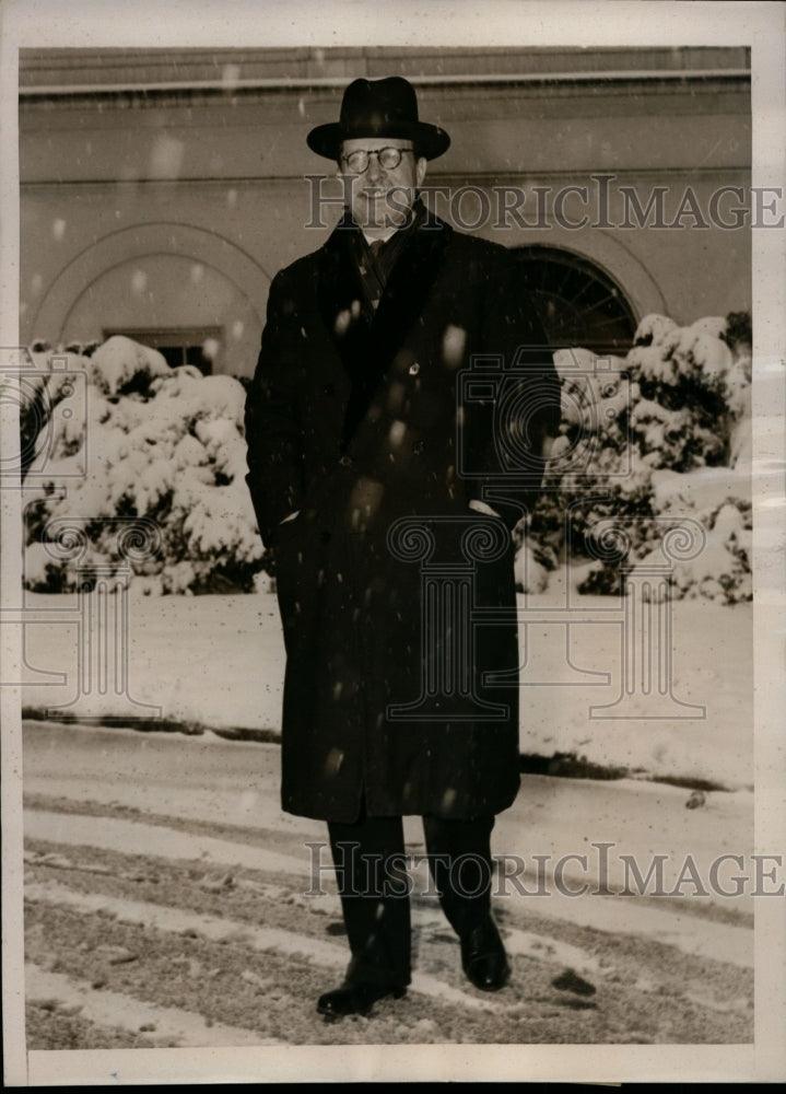 Load image into Gallery viewer, 1939 Press Photo With Heavy Snow Fall Rene Blum Arrived on Time at White House
