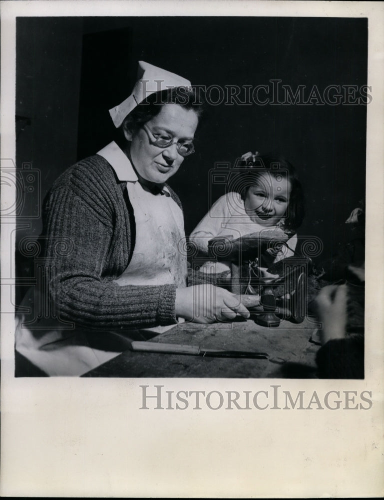 1945 Press Photo Mending Shoes Sent to British Children from US Schools & Colleg