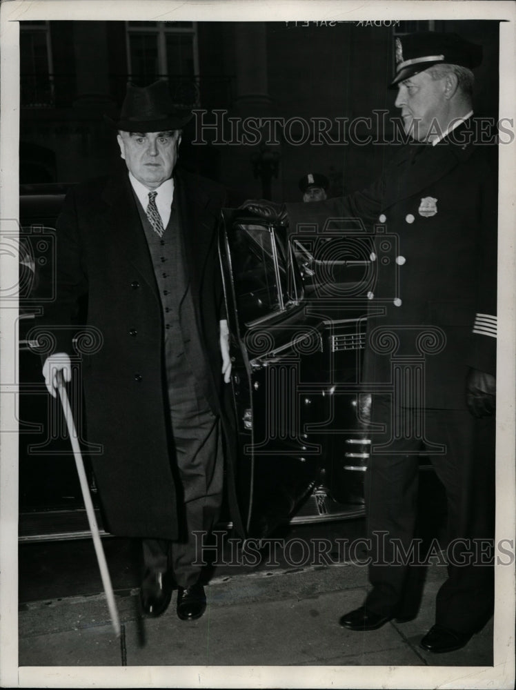 1946 Press Photo John L Lewis OMW President at District Court Building Washingto