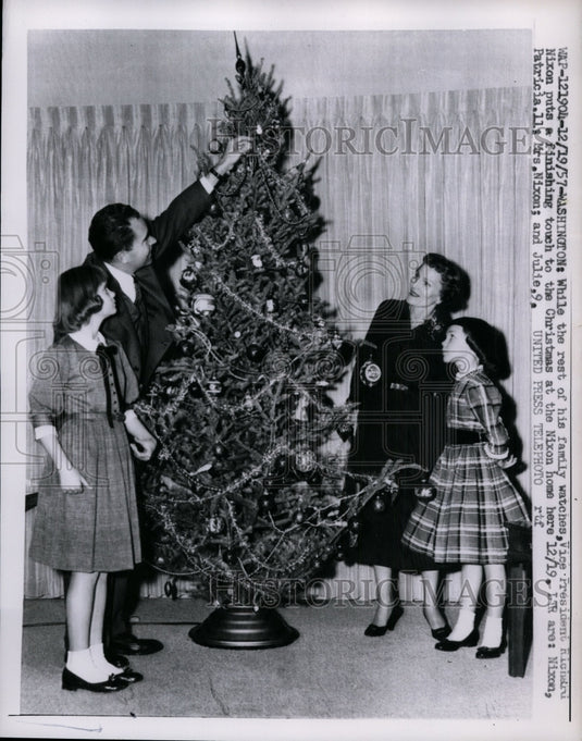 1957 Press Photo Richard Nixon & Family Decorating Christmas Tree at Home, D.C.
