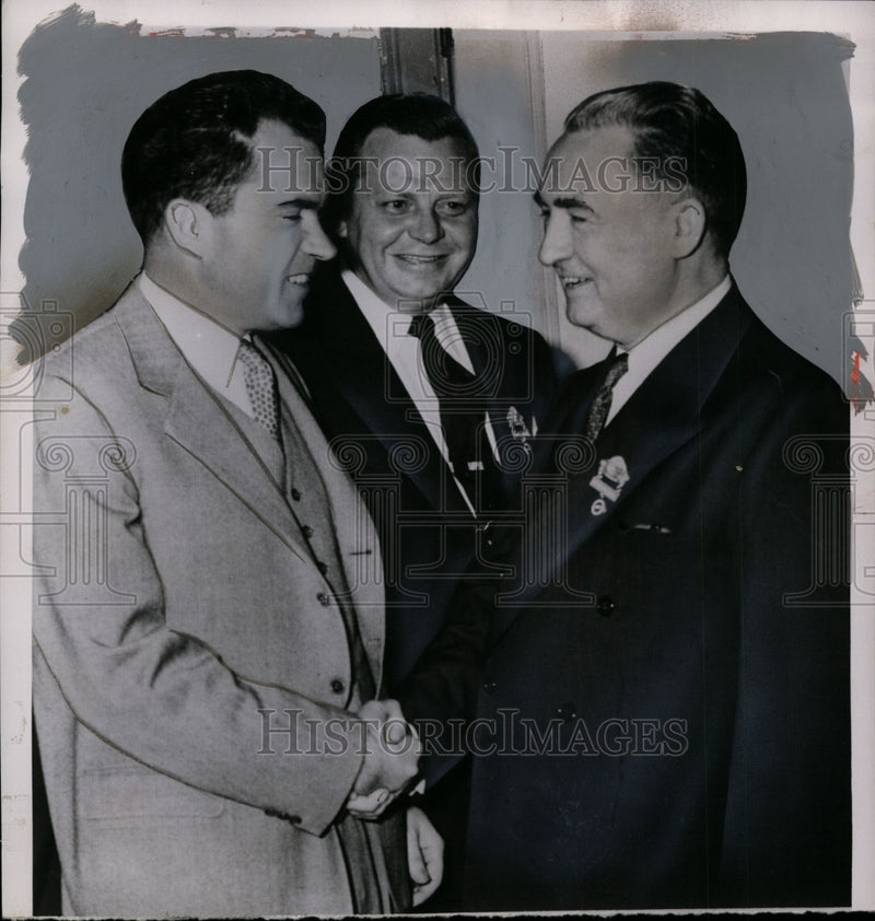 Load image into Gallery viewer, 1951 Press Photo Richard M. Nixon, Martin Durkin at AFL Convention, St. Louis
