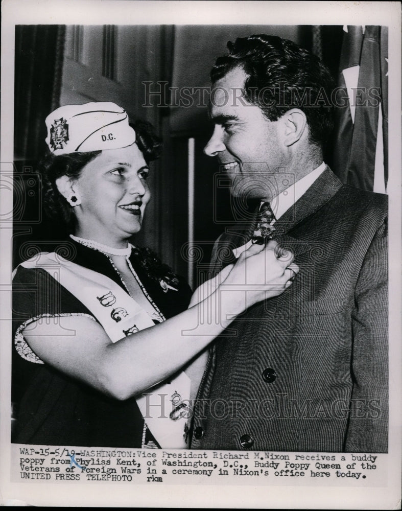 1953 Press Photo Richard Nixon, Buddy Poppy Queen Phyliss Kent of VFW in D.C.