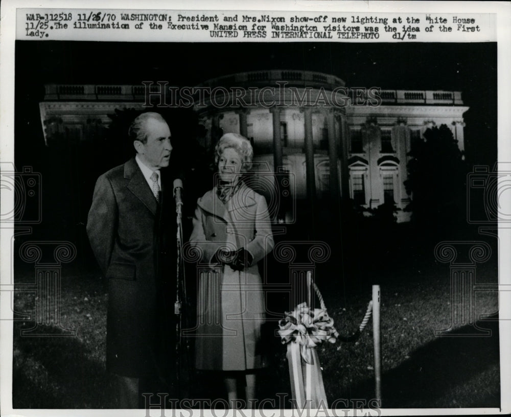 1970 Press Photo Pat and Richard Nixon Show off New White House Lighting