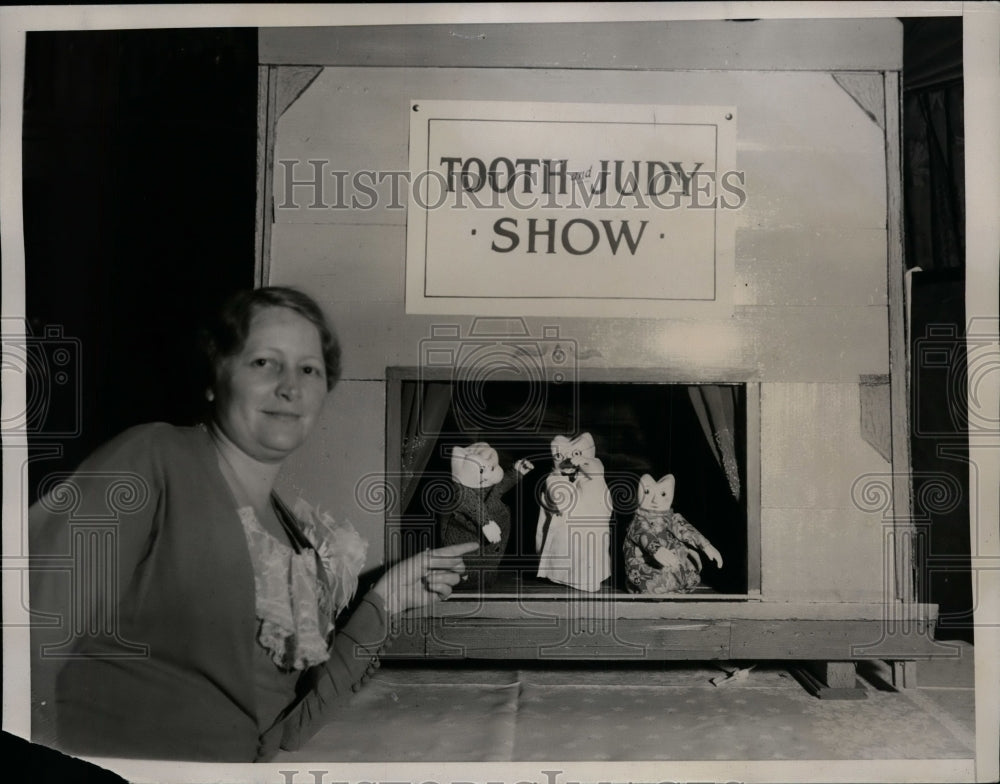 1934 Press Photo Tessa Naroll w Puppet Show at California Dental Convention