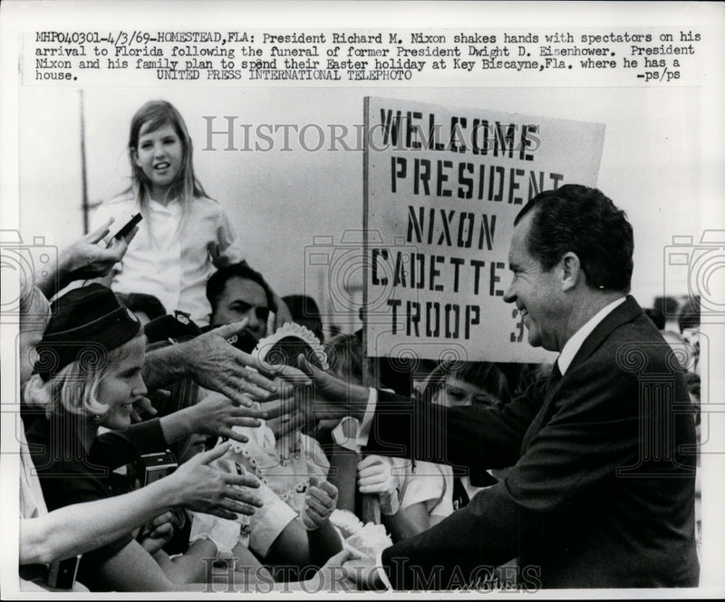 Load image into Gallery viewer, 1969 Press Photo Richard Nixon Greets Homestead, Florida Airport Crowds
