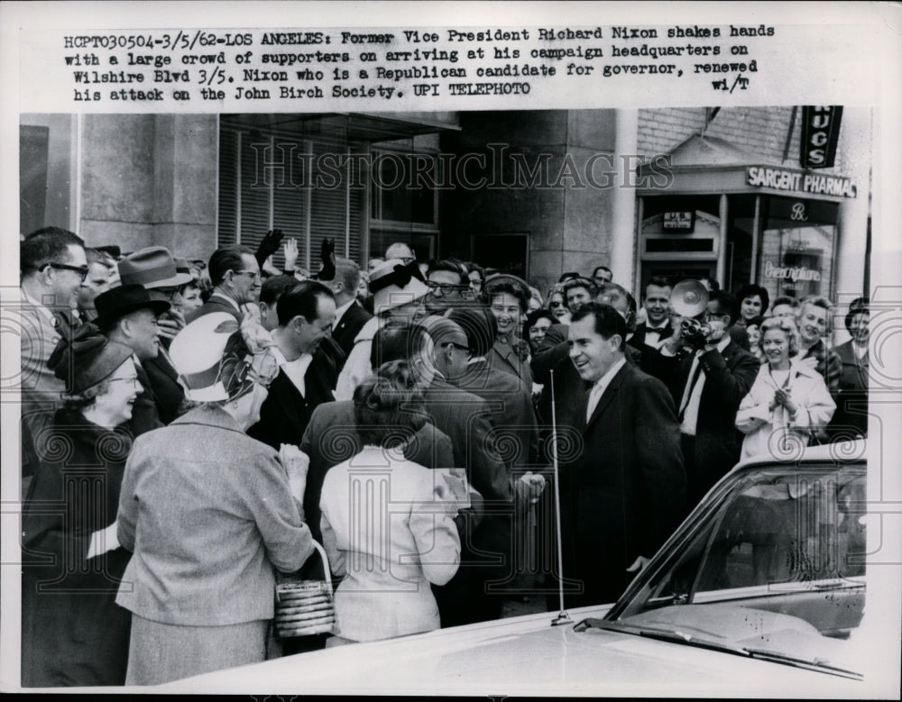 1962 Press Photo VP Richard Nixon greets supporters at campaign HQ in L.A.