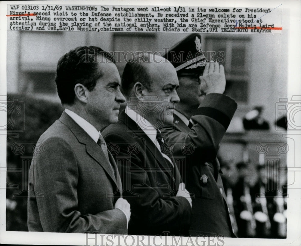1969 Press Photo Richard Nixon and Melvin Laird at Pentagon Welcoming Ceremony