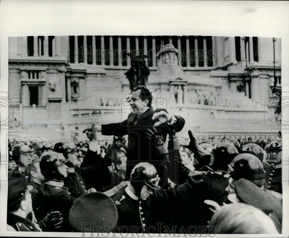 1969 Press Photo President Richard Nixon at Victor Emanuel Monument in Rome