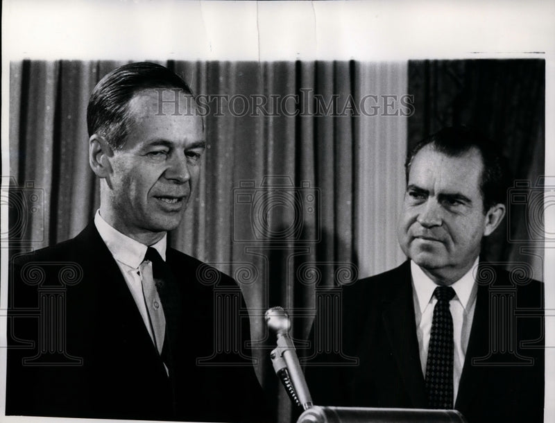 Load image into Gallery viewer, 1968 Press Photo Richard Nixon Appointing Charles Woodruff, New York - nef28276
