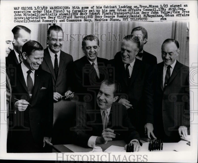 Load image into Gallery viewer, 1969 Press Photo Richard Nixon, Urban Affairs Council Members, Washington, D.C.
