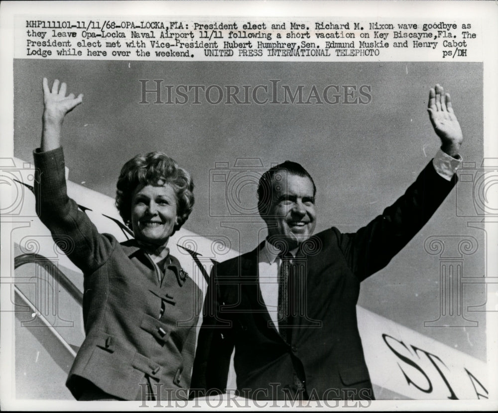 1968 Press Photo Richard Nixon, Wife Pat at Opa Locka Naval Airport, Florida