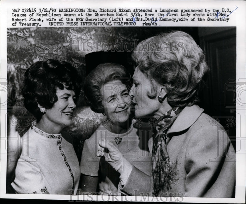 Load image into Gallery viewer, 1970 Press Mrs Nixon Attended Luncheon Given by the D.C. League of Rep. Women
