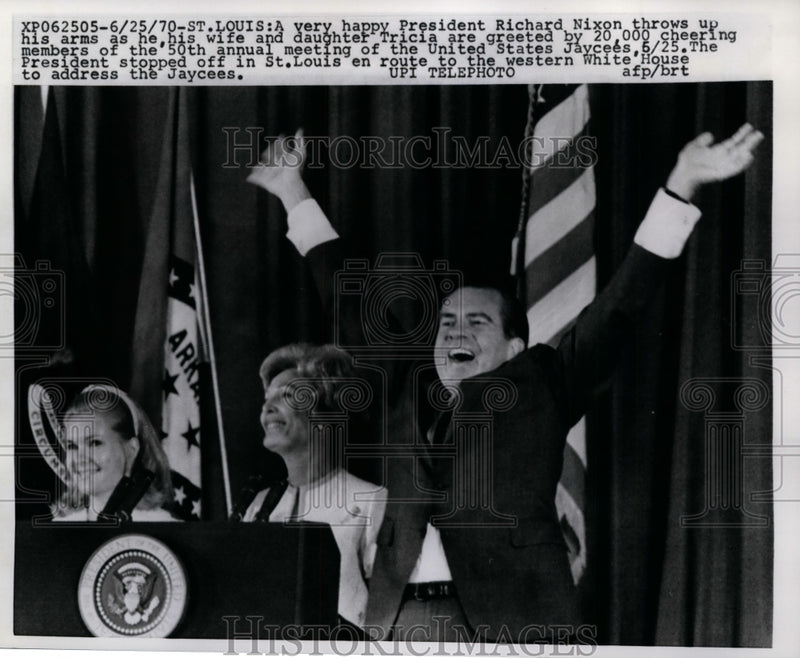 Load image into Gallery viewer, 1970 Press Photo President Richard Nixon &amp; Wife at 50th Annual Jaycee Meeting
