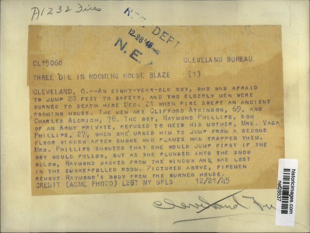 1945 Press Photo Cleveland, Ohio Rooming House Fire Kills Three - nef28537