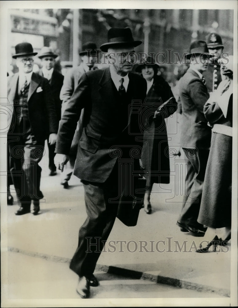 1935 Press Photo Sir John Simon at house of Commons, London - nef28605