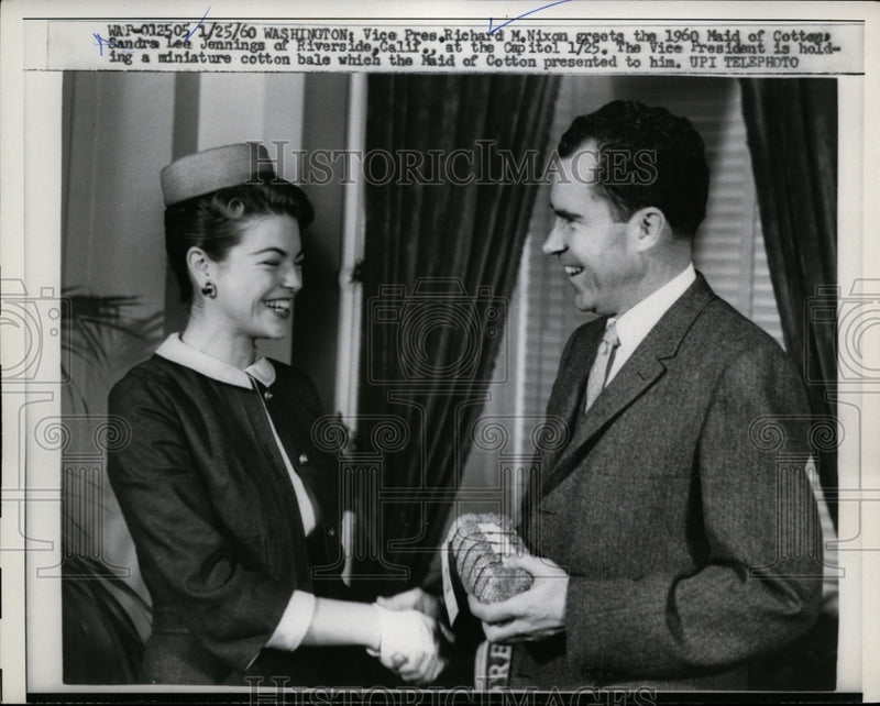Load image into Gallery viewer, 1960 Press Photo Richard Nixon, Cotton Maid Sandra Lee Jennings in Washington DC
