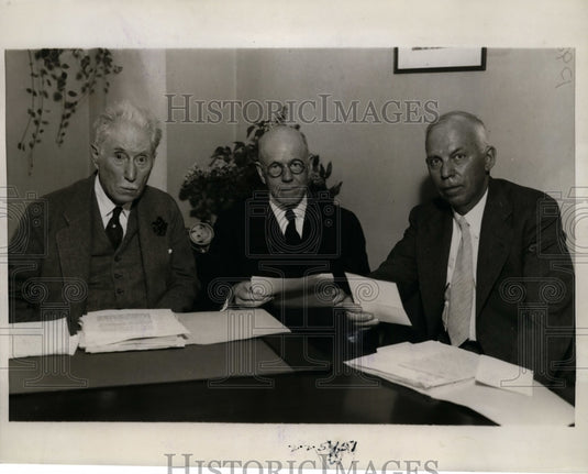 1933 Press Photo National Prevention Blindness Society Reading Roosevelt Letter