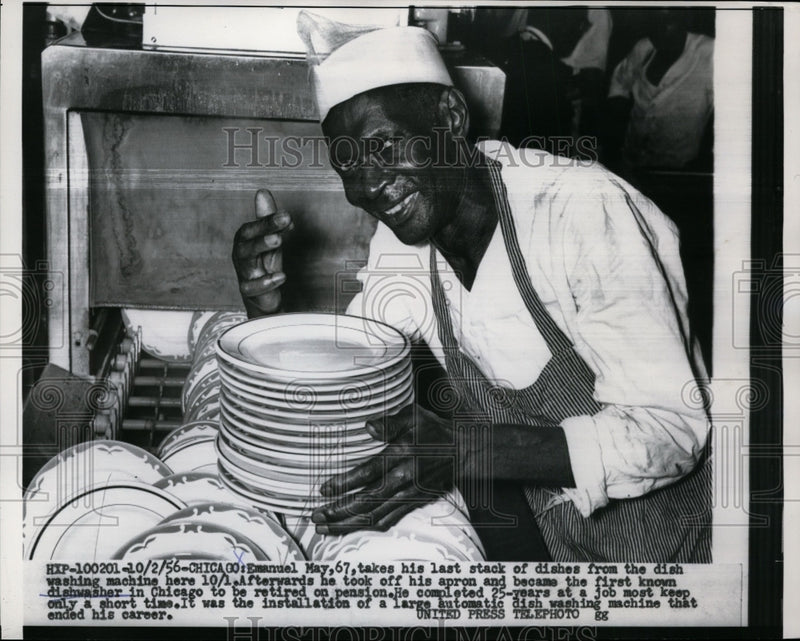 Load image into Gallery viewer, 1956 Press Photo Emmanuel May Retired as Chicago Dishwasher - nef28686
