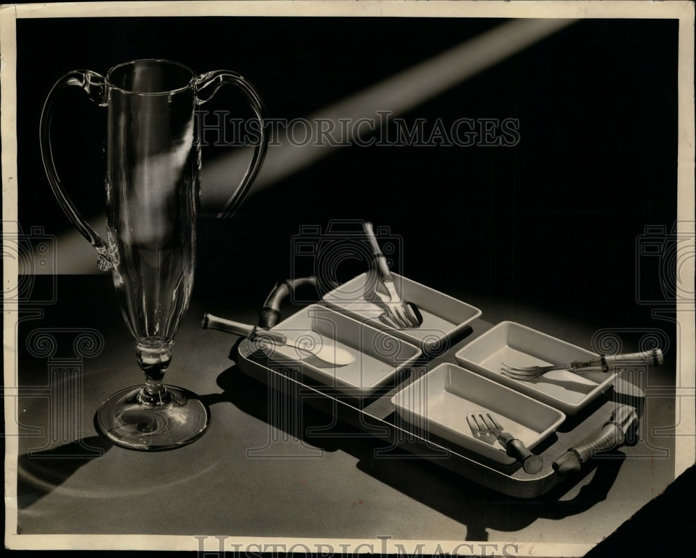 1940 Press Photo Porcelain Dish Set on Bamboo Tray Designed by Stupell