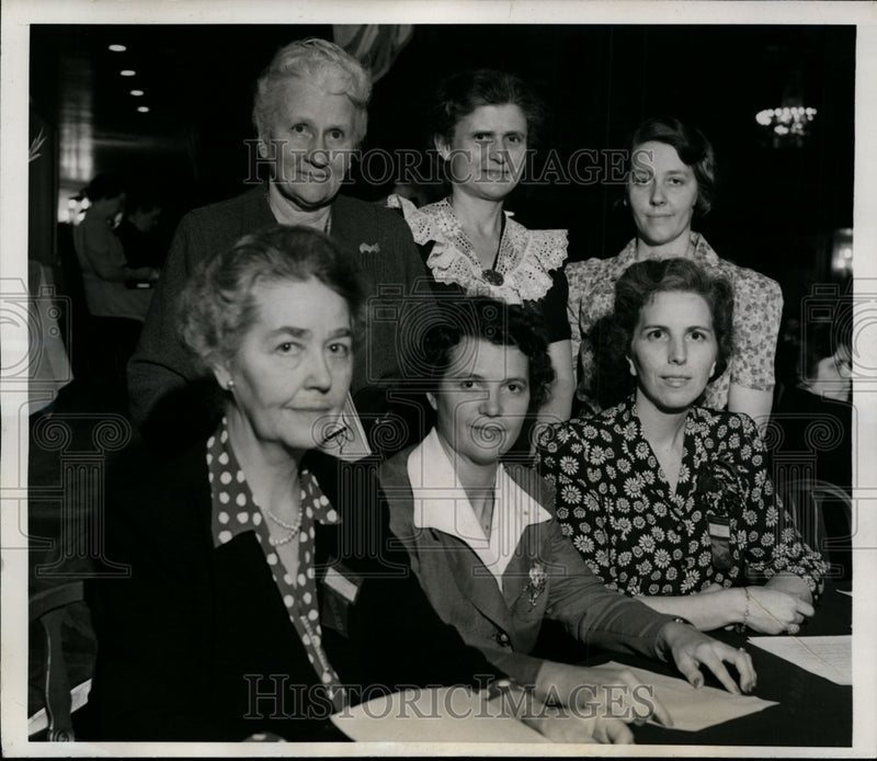 Load image into Gallery viewer, 1942 Press Photo National League Women Voters Convention in Chicago - nef28711
