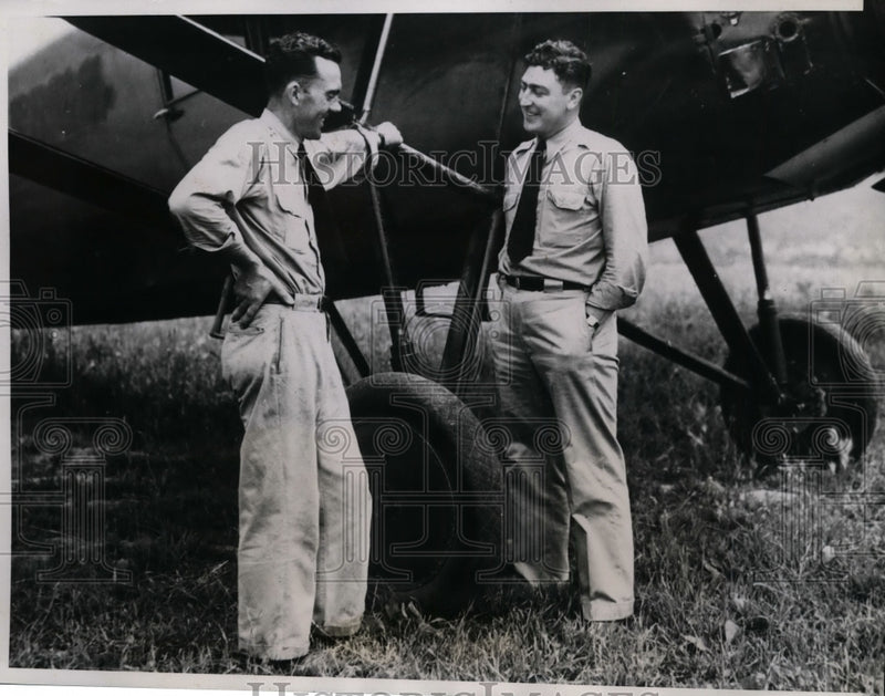 Load image into Gallery viewer, 1935 Press Photo Kenneth Ringel, Ellis Frederich Prepare for Take off, Mt Hawley

