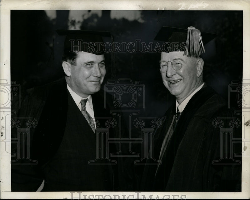 Load image into Gallery viewer, 1941 Press Photo Wendell Willies &amp; Secy of Navy Frank Know at Dartmouth College
