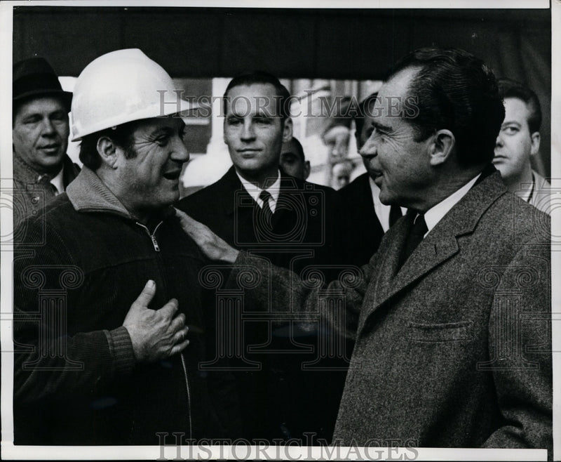 Load image into Gallery viewer, 1968 Press Photo Richard Nixon with Contruction Worker Dominick Nontuoro, NY
