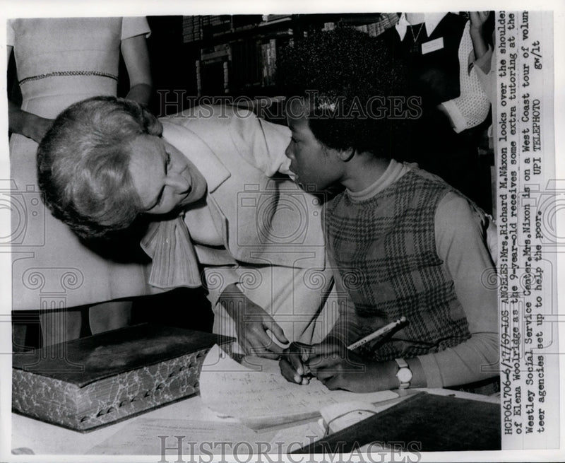 Load image into Gallery viewer, 1969 Press Photo Volunteer Mrs. Pat Nixon Helps Tutor 9-Year-Old Elena Woolridge
