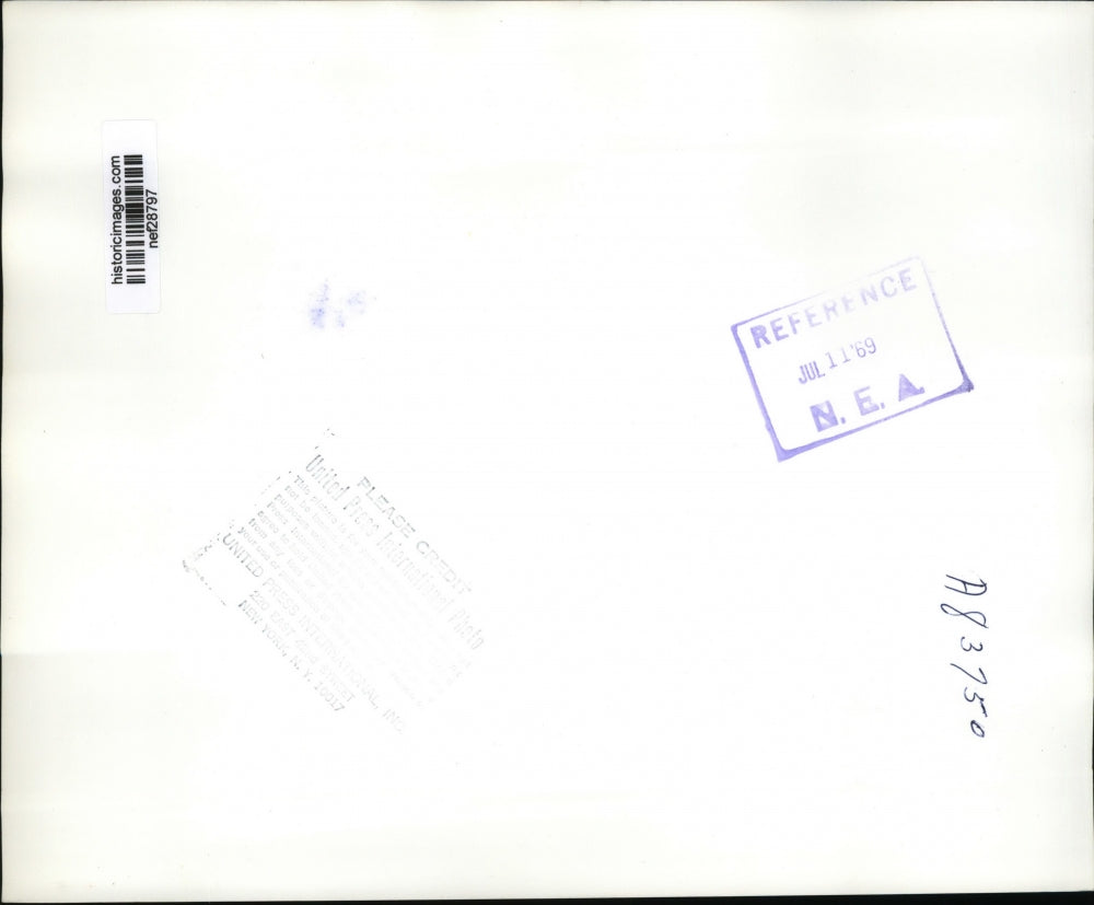 1969 Press Photo Volunteer Mrs. Pat Nixon Helps Tutor 9-Year-Old Elena Woolridge