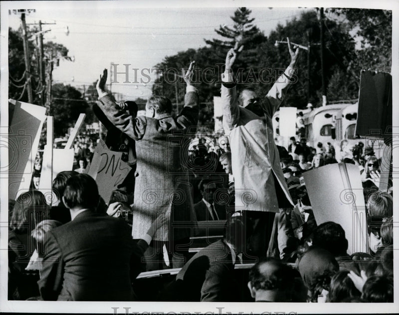 Load image into Gallery viewer, 1968 Press Photo Gov. Nelson Rockefeller and Pres. Candidate Nixon, Long Island
