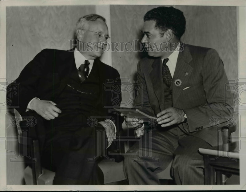 Load image into Gallery viewer, 1936 Press Photo Gov. Alfred M.Landon and C. Wayland Brooks meet in Chicago
