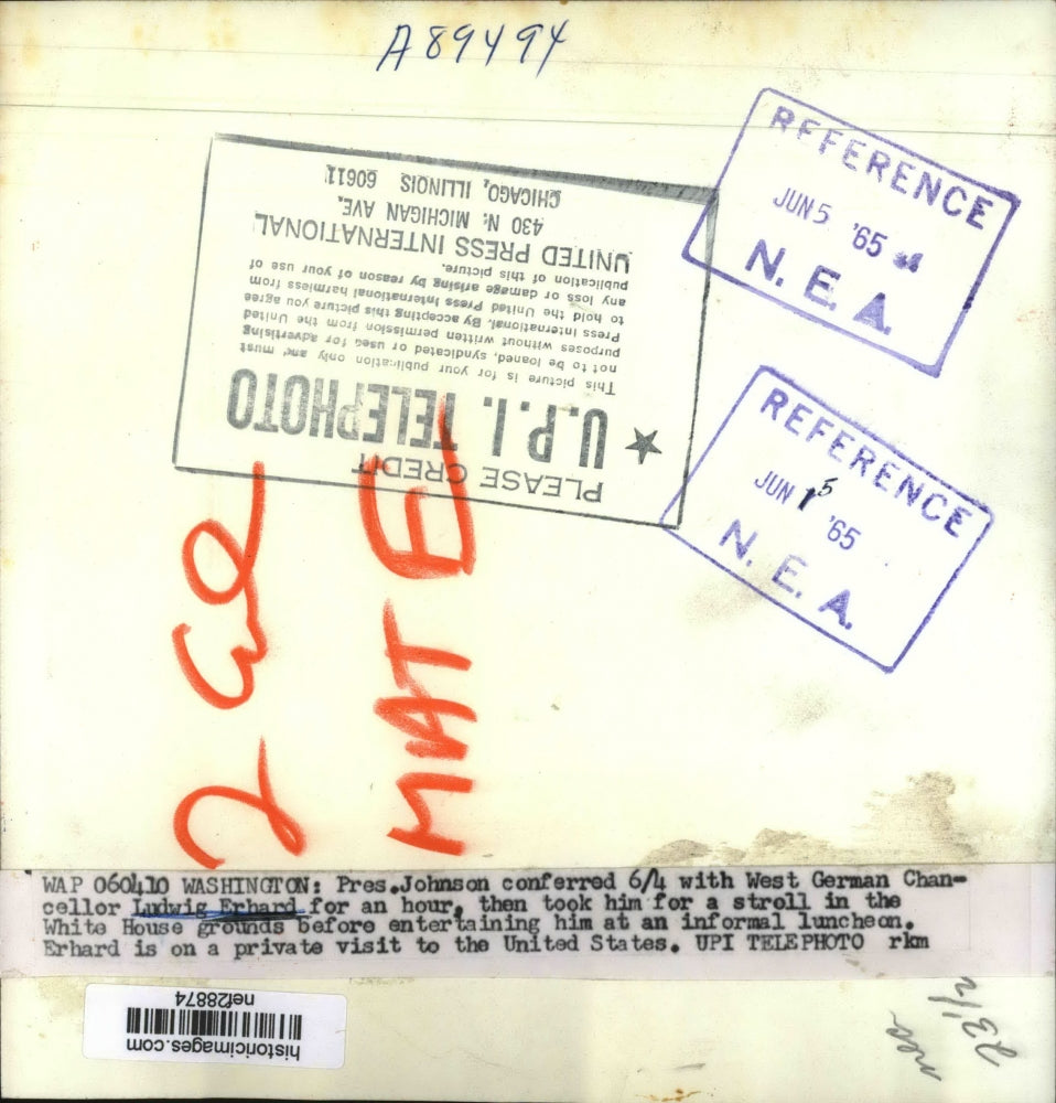 1965 Press Photo W German Chancellor Ludwig Erhard Talks with President Johnson