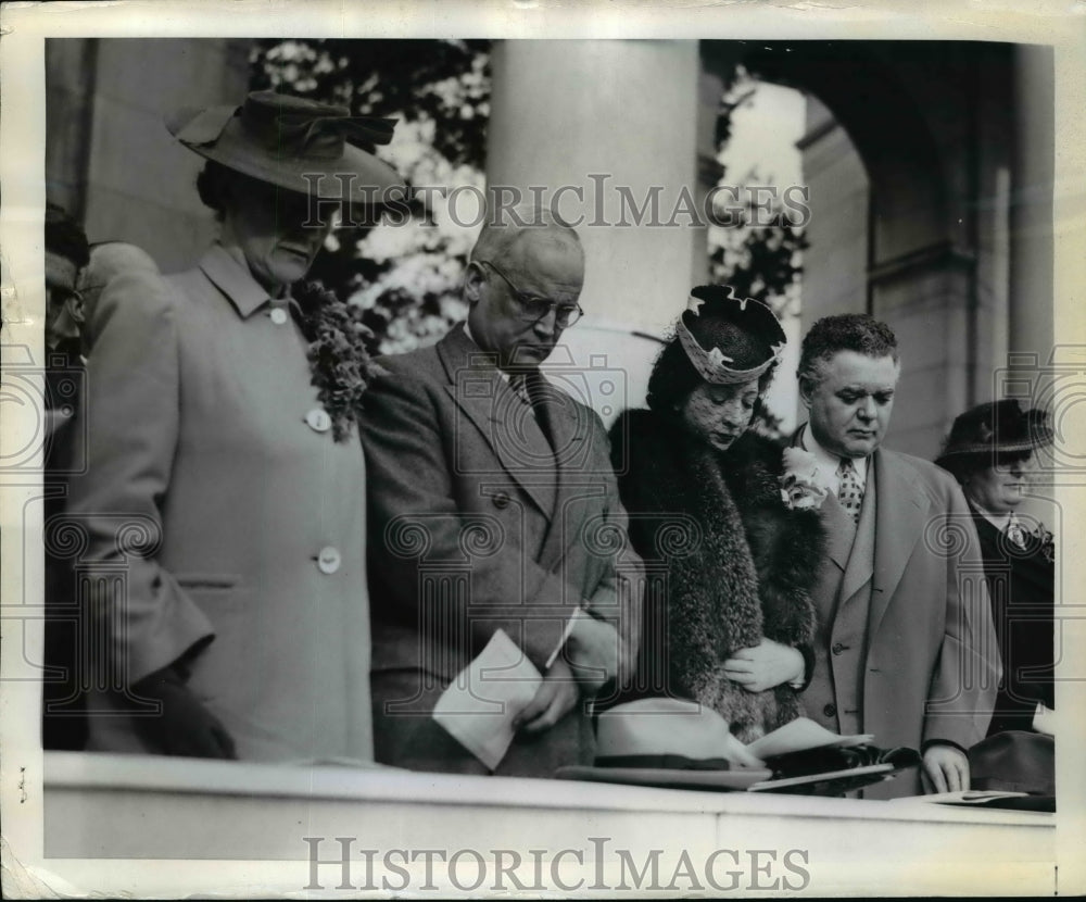 1942 Press Photo Senator & Mrs Harold Burton, Sen & Mrs Brooks at Easter Service