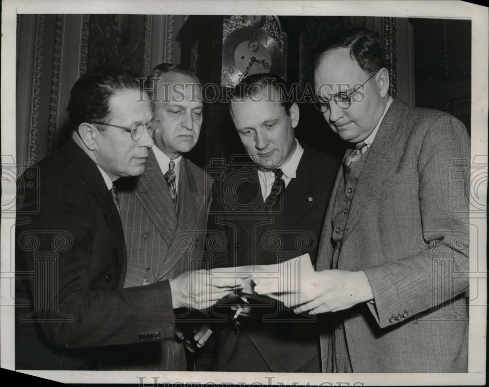 1946 Press Photo Senators Ellender, Lucas, Knowland & Fastland Discuss Loan Bill