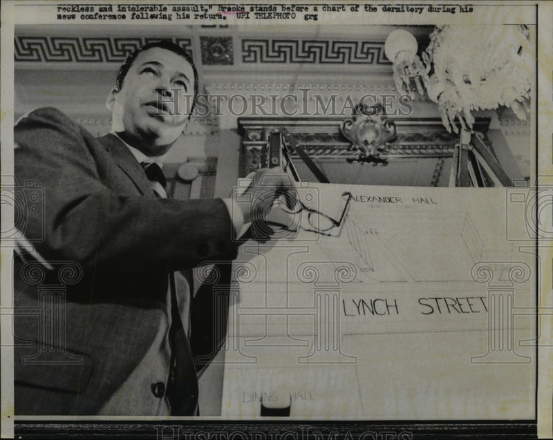 Load image into Gallery viewer, 1970 Press Photo Senator Edward Brooke Before Dormitory Chart After Shooting
