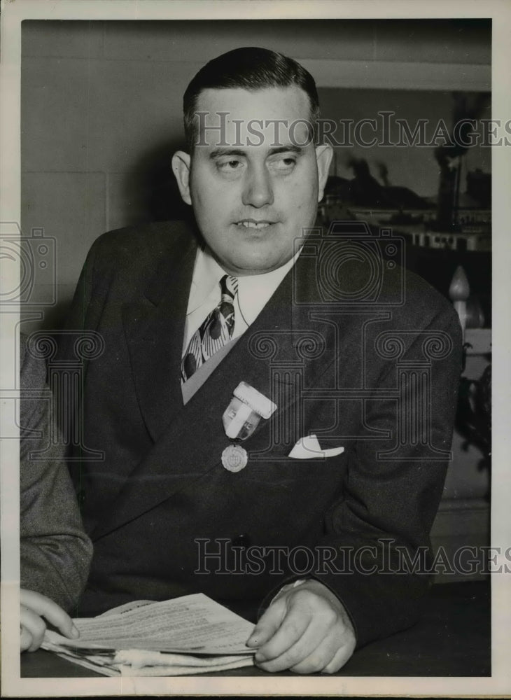 Load image into Gallery viewer, 1947 Press Photo Hoover Taft of Young Democratic Clubs of America - nef28964
