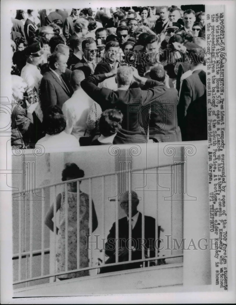 Load image into Gallery viewer, 1963 Press Photo President Kennedy with 700 Foreign Students at White House
