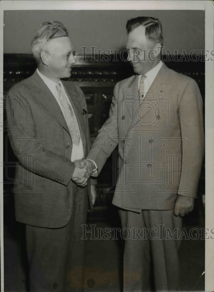 Load image into Gallery viewer, 1936 Press Photo Governor Alfred Landon &amp; Frank Carlson Former Campaign Manager
