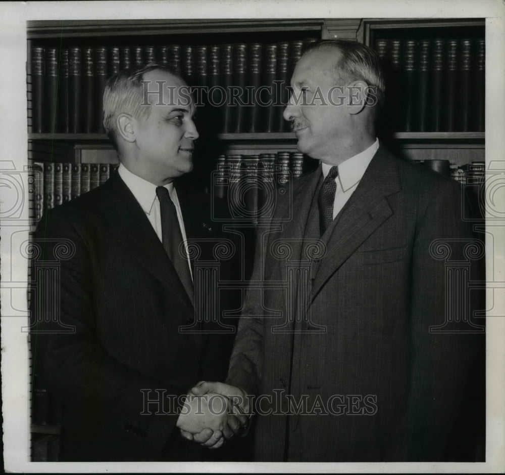 1941 Press Photo Harold Burton Congratulated by Harold Marsh on Court Admittance