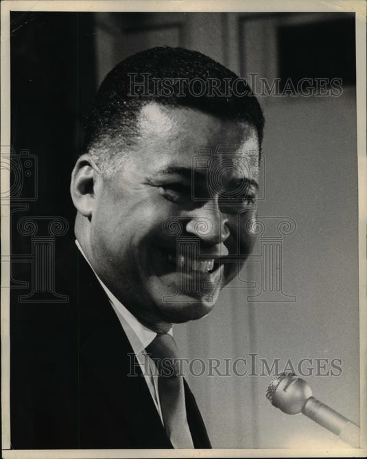 1968 Press Photo Senator Edward Breaks of Massachusetts in Press Conference